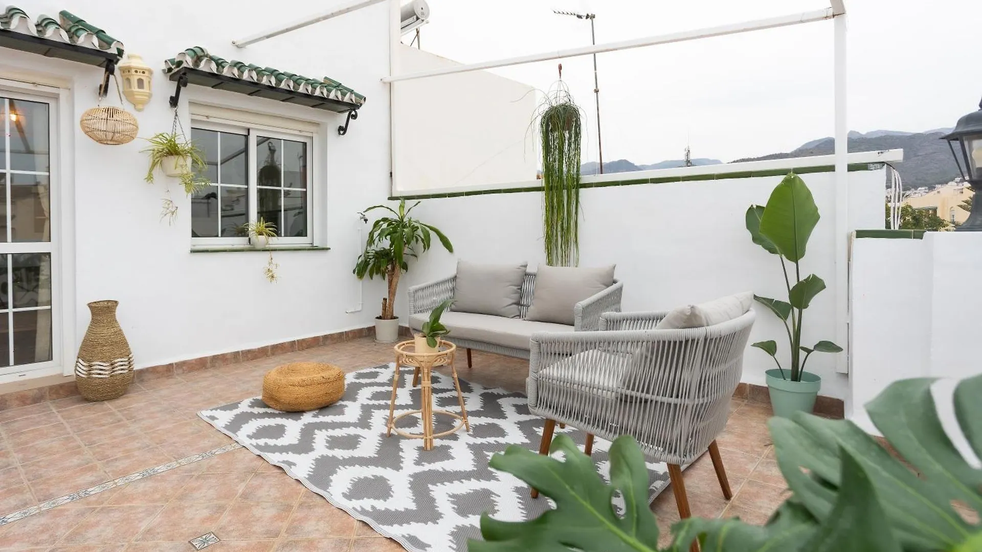 Naim Guest House Nerja