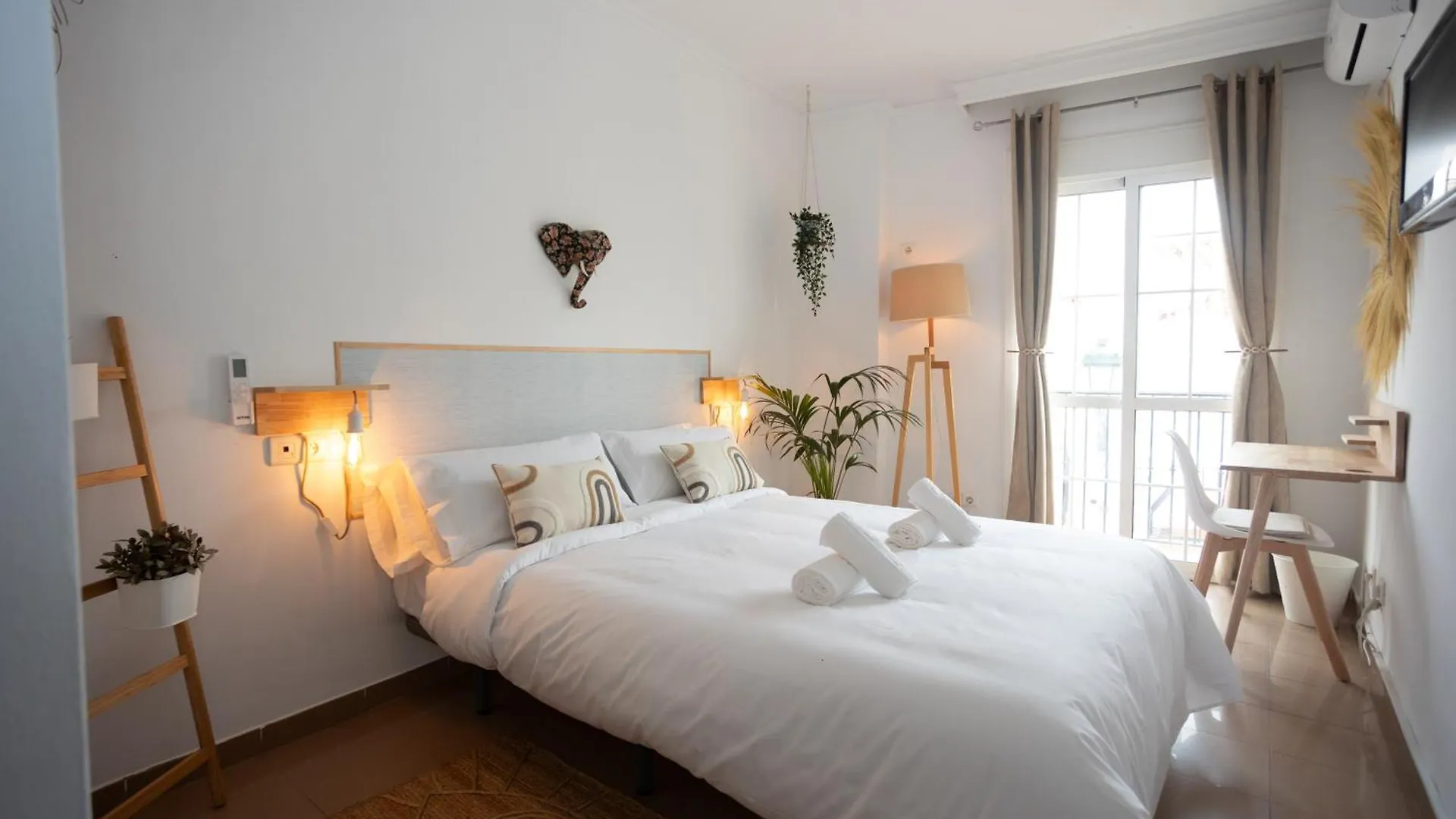 Naim Guest House Nerja