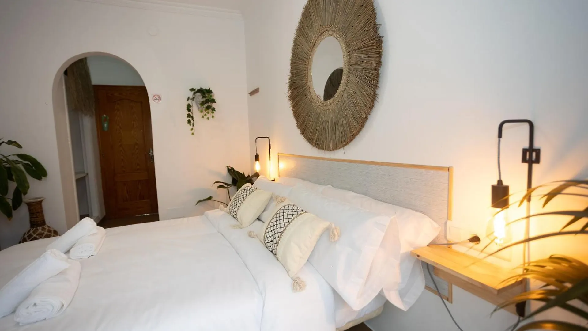 Naim Guest House Nerja