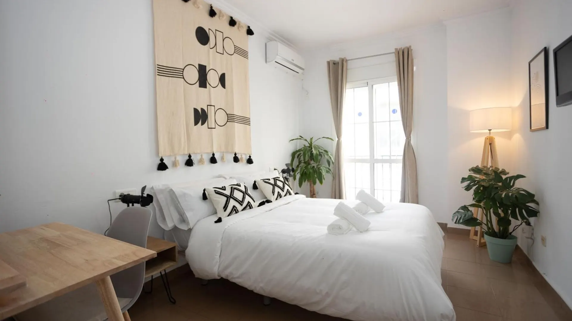 Naim Guest House Nerja