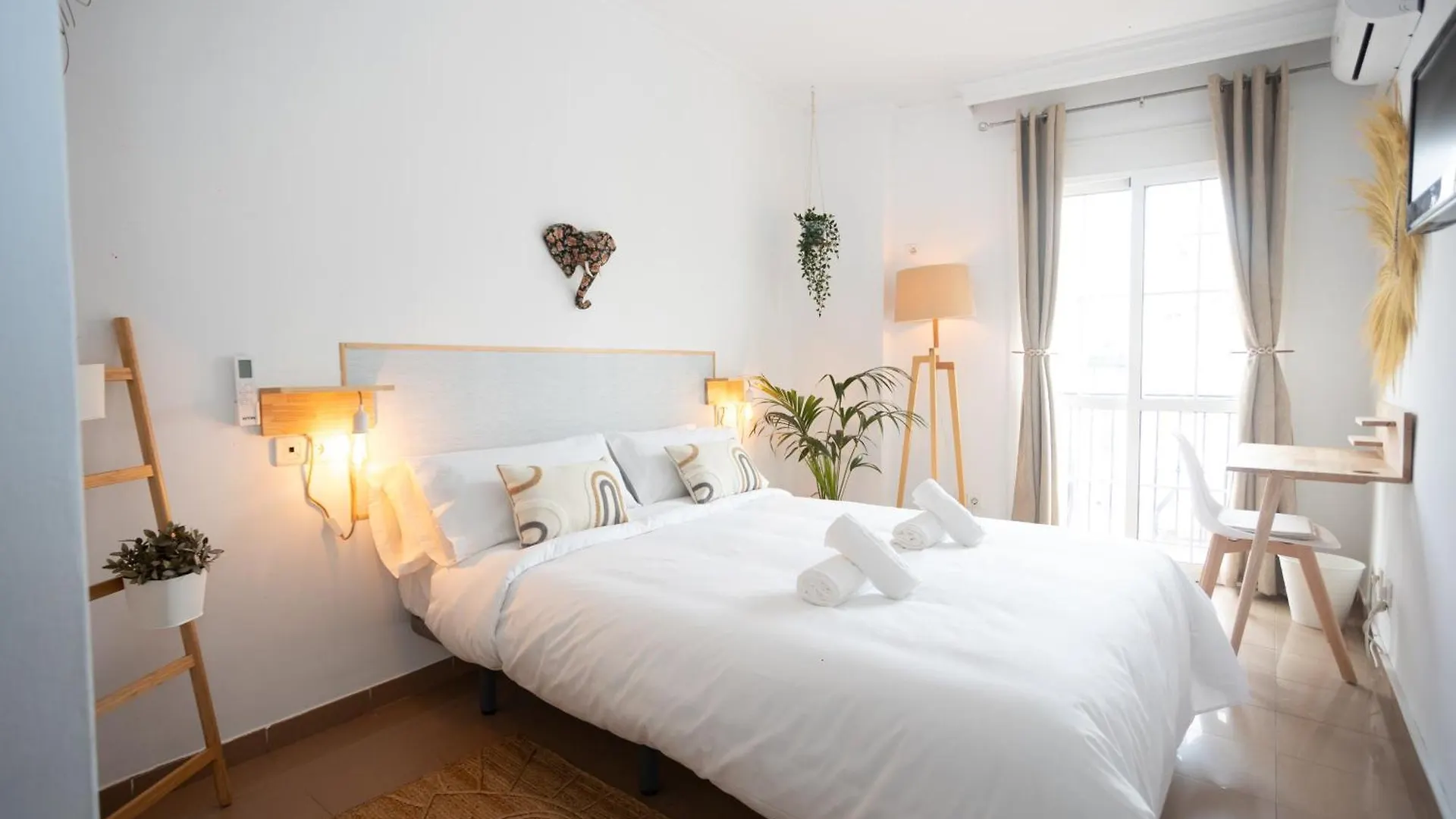 Naim Guest House Nerja 0*,