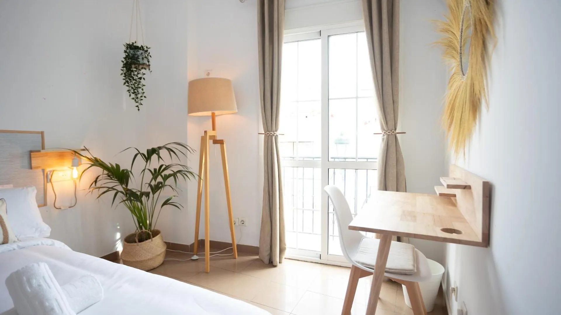Naim Guest House Nerja