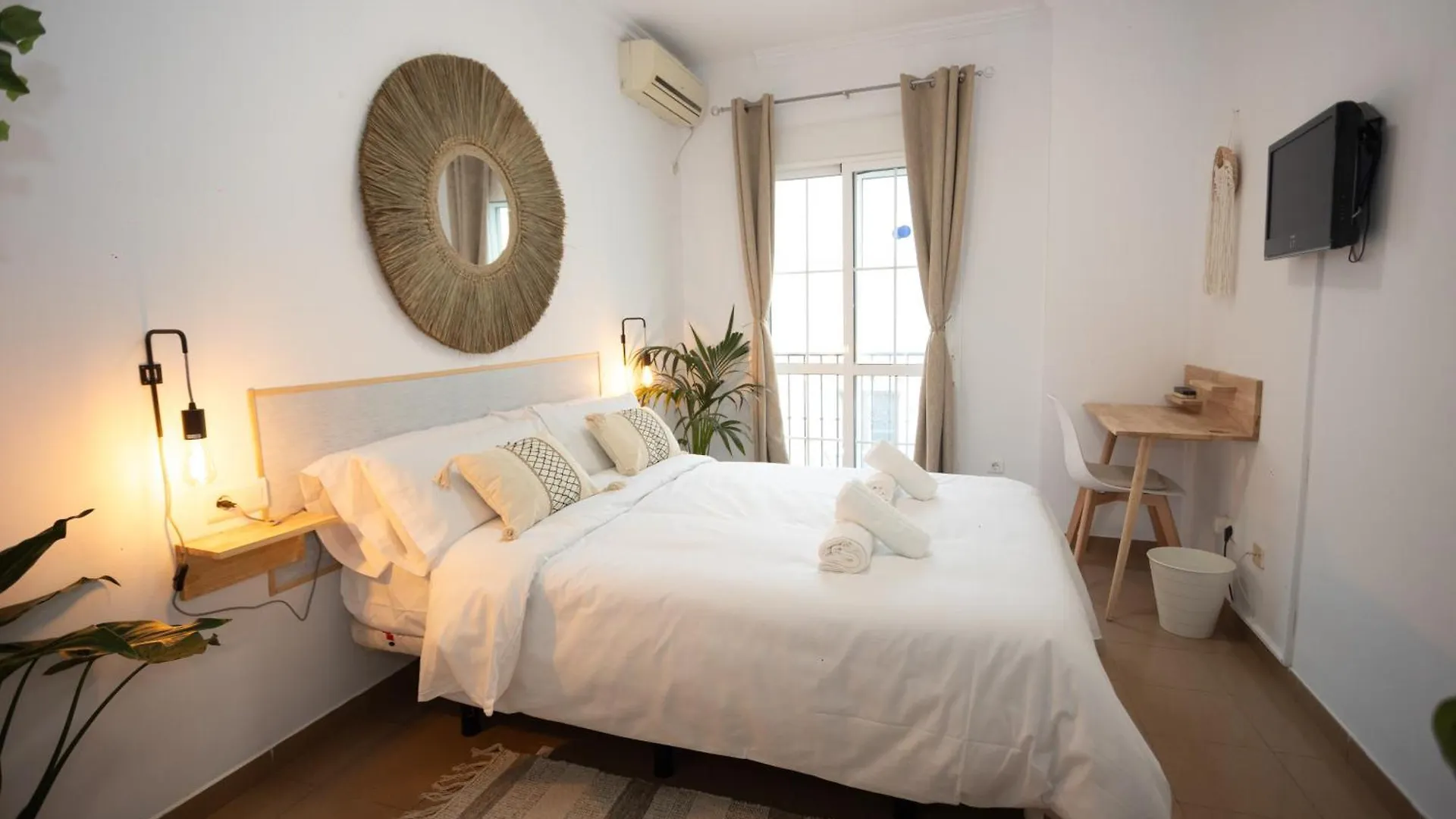 Naim Guest House Nerja
