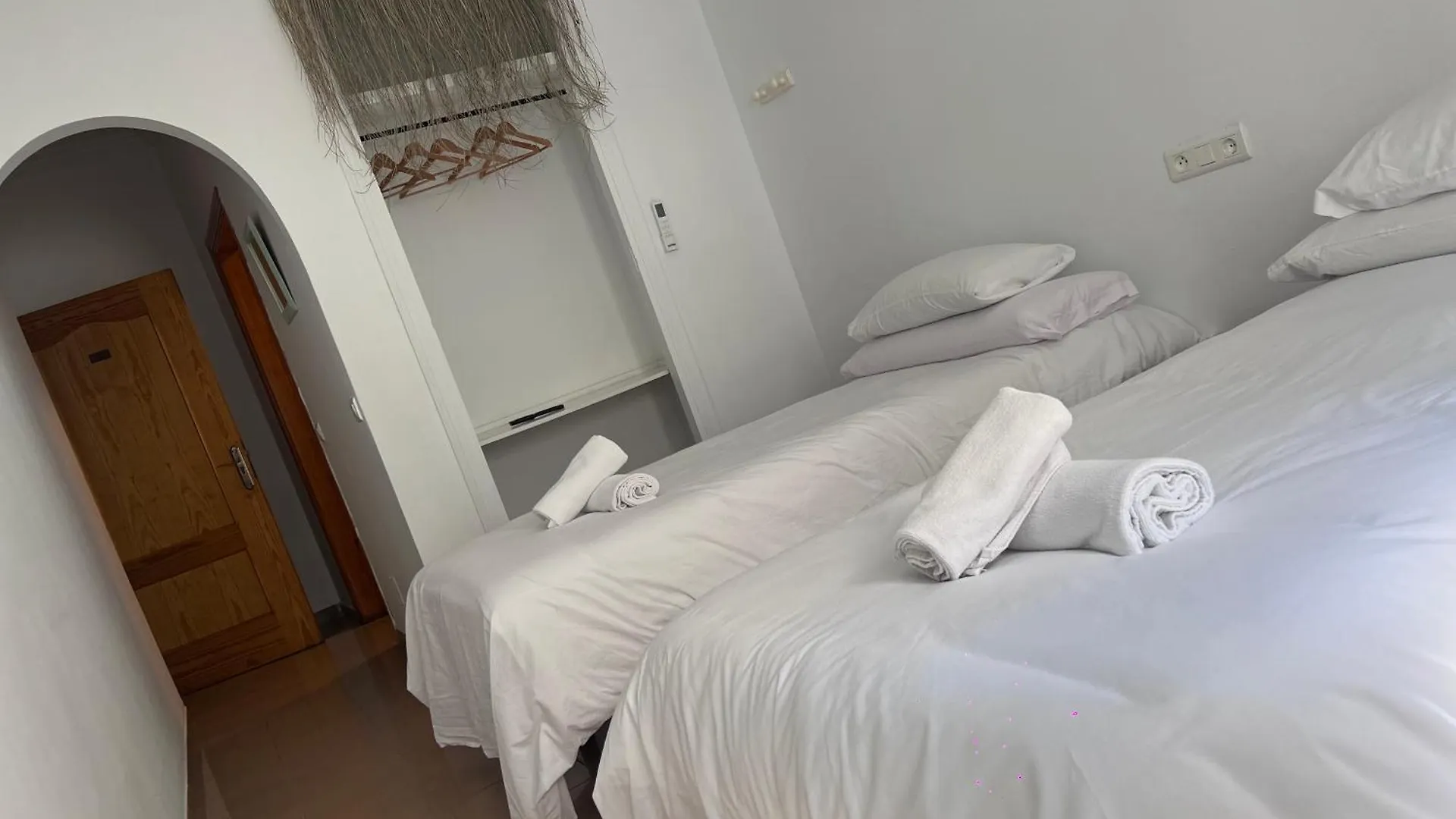 Naim Guest House Nerja
