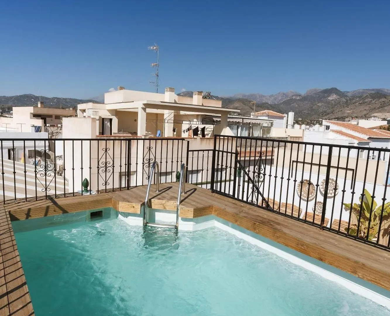 Naim Guest House Nerja