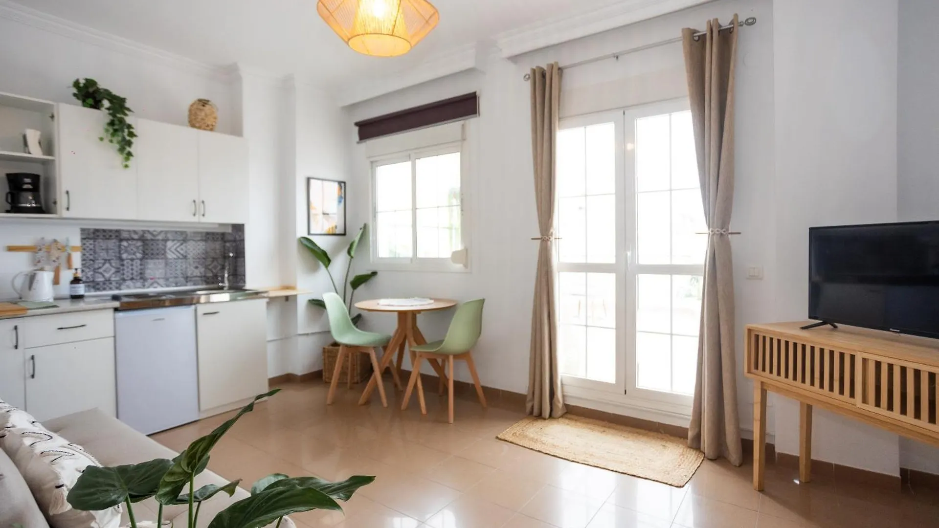 Naim Guest House Nerja 0*,