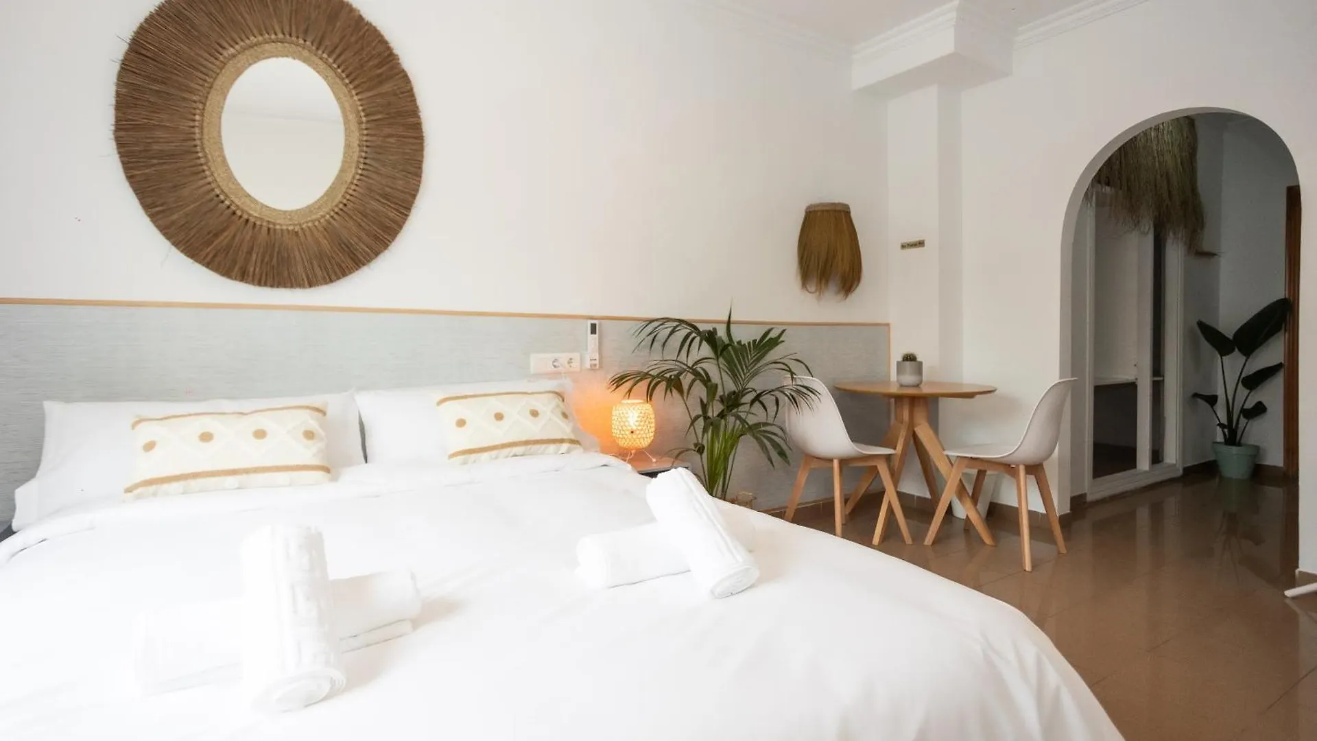 Naim Guest House Nerja