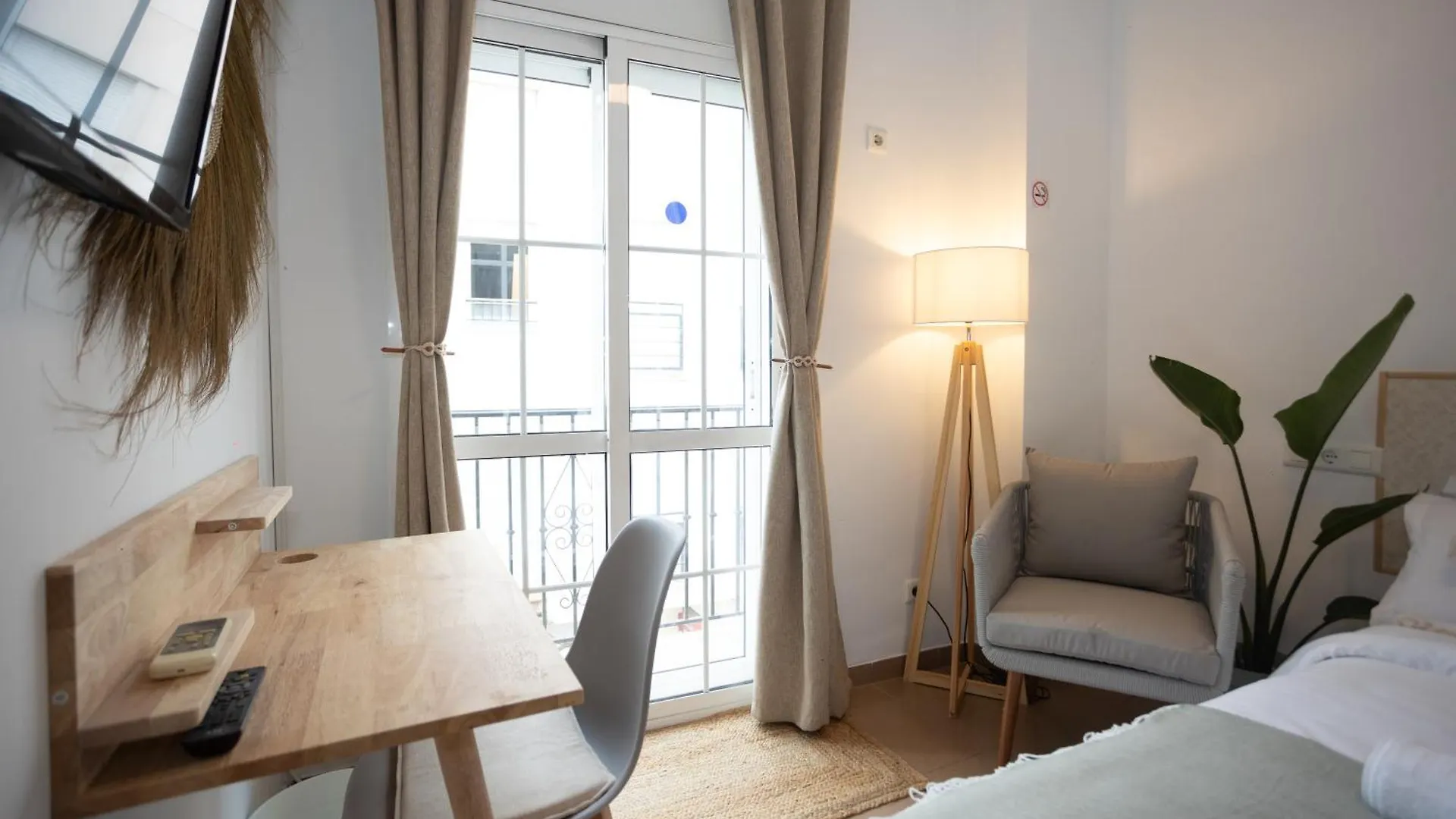 Naim Guest House Nerja