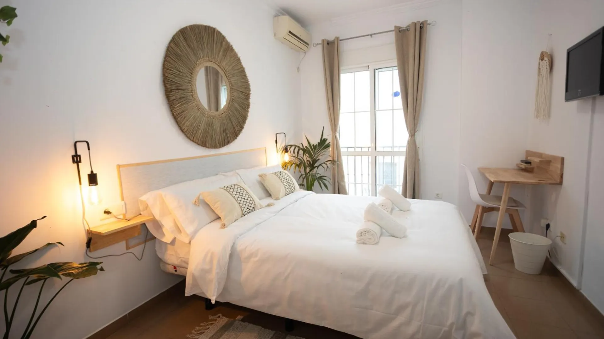 Naim Guest House Nerja