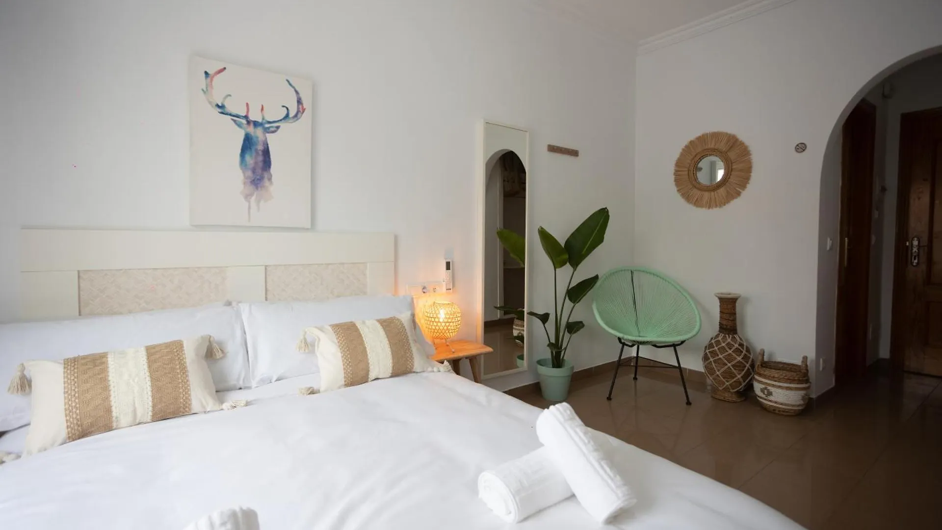 Naim Guest House Nerja