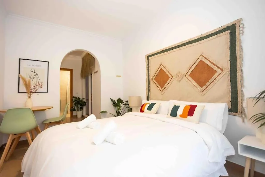 Naim Guest House Nerja