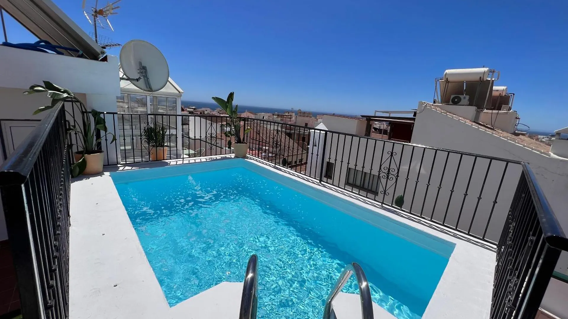 Naim Guest House Nerja